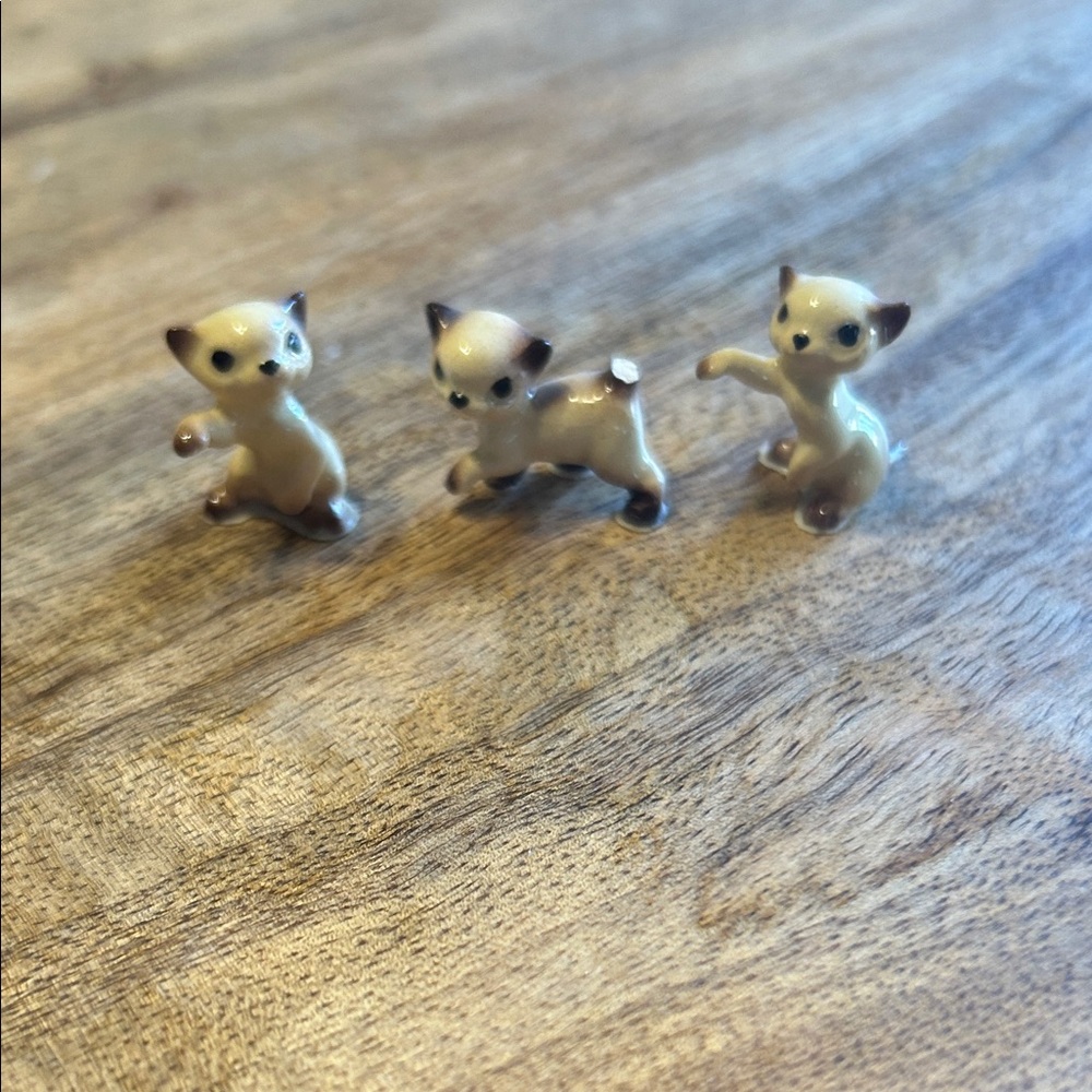 Vintage 1950-1970’s Hagen-Renaker Bundle of Three Siamese Kitty Cats Bone China